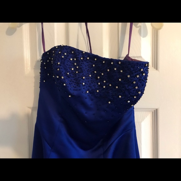 Gown - Picture 2 of 4